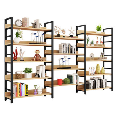 Links-Ijzer en Houten Planken