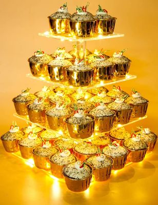 Gebakje 4 Tribune van Rij de Acrylcupcake voor de Partij van het Verjaardagshuwelijk