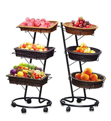 Het Fruit van de supermarktplank en Plantaardig Vertoningsrek met de houten rekken van de Rotanmand voor winkelvertoningen