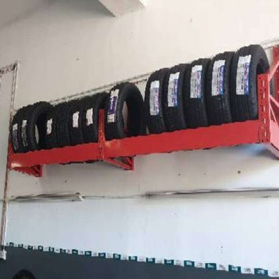 Links-het Rek van Douanelogo heavy duty tire rack, Dik gemaakte Rek van de Muur het Hangende Band, het Rek van de Staalvertoning voor Winkel
