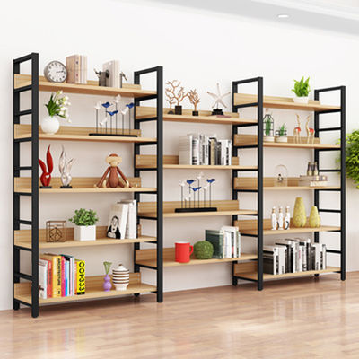 Links-Ijzer en Houten Planken